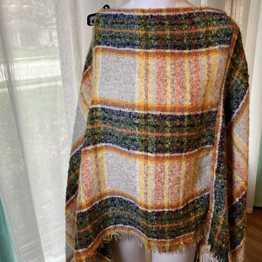 Angie Women’s Poncho One Size. Handkerchief Style  NWT. Fall Colors